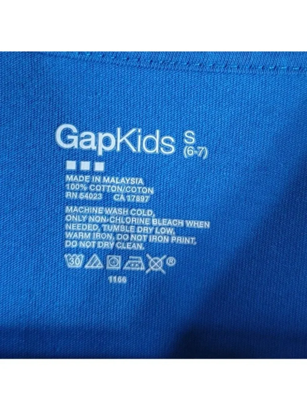 GAP tears stains excellent
